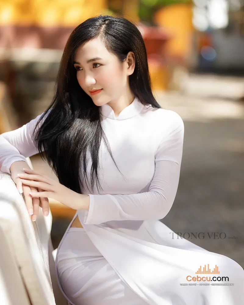 Chụp ảnh nữ sinh mặc áo dài trắng đẹp nhất 2024