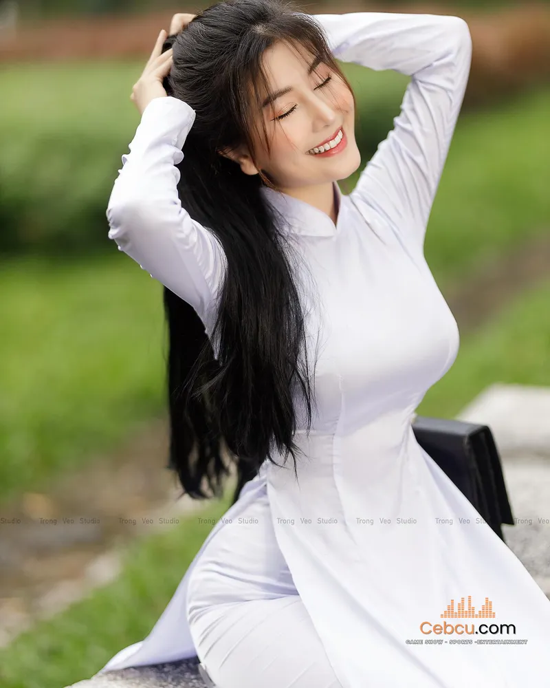 Chụp ảnh nữ sinh mặc áo dài trắng đẹp nhất 2024