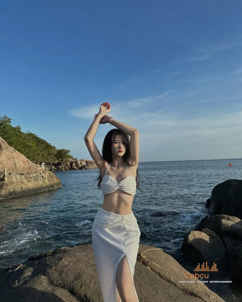 Diệu Linh Tiktok bikini