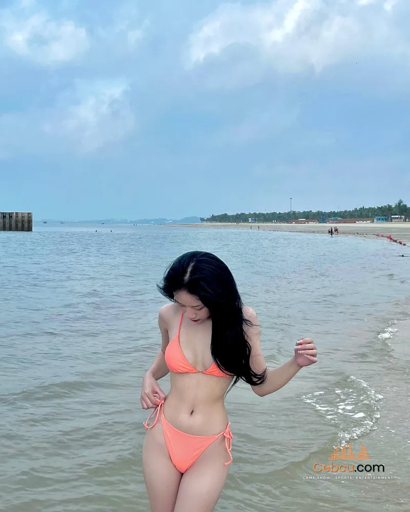 Hoàng Lan Anh Tik Tok mặc bikini