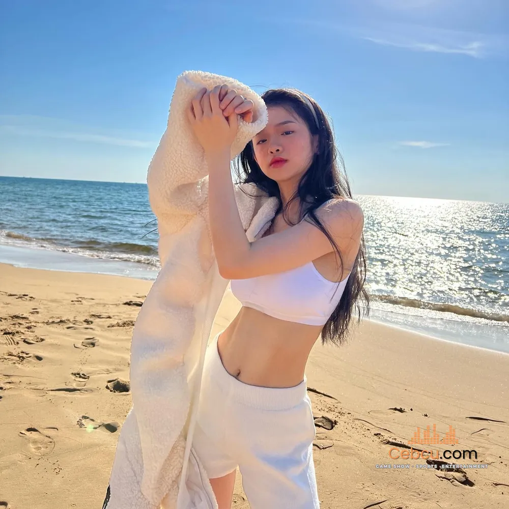 Linh Ka mặc bikini 8