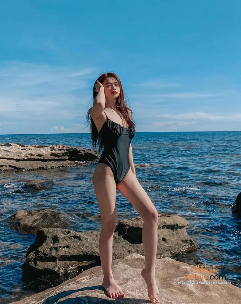 Linh Ka bikini 2