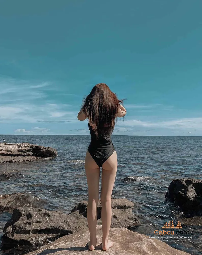 Linh Ka bikini 3