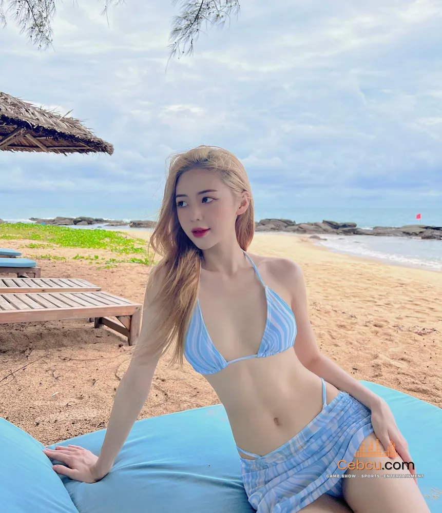 Liz Kim Cương mặc bikini 3