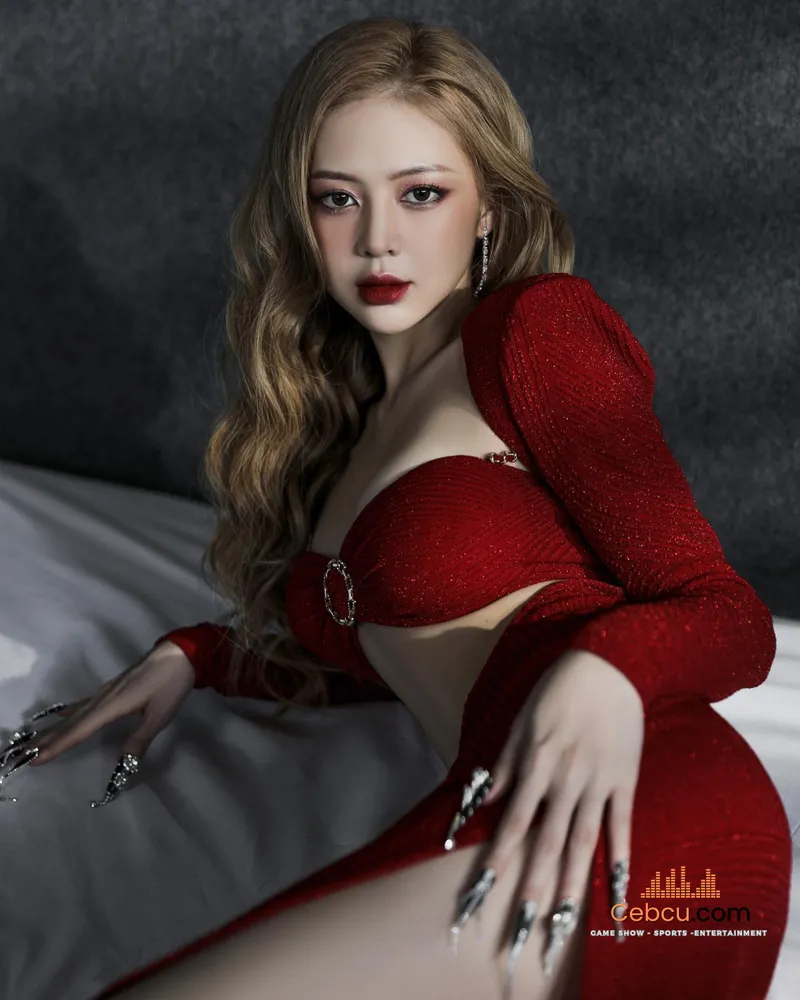 Liz Kim Cương sexy 3