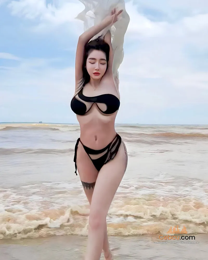 Elly Trần bikini 12