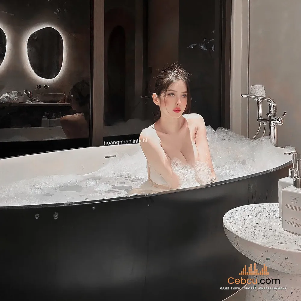 Ảnh nude Hoàng Nhân Linh Chi