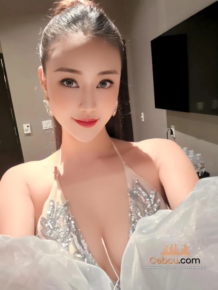 Hình ảnh ca sĩ Maya sexy 5