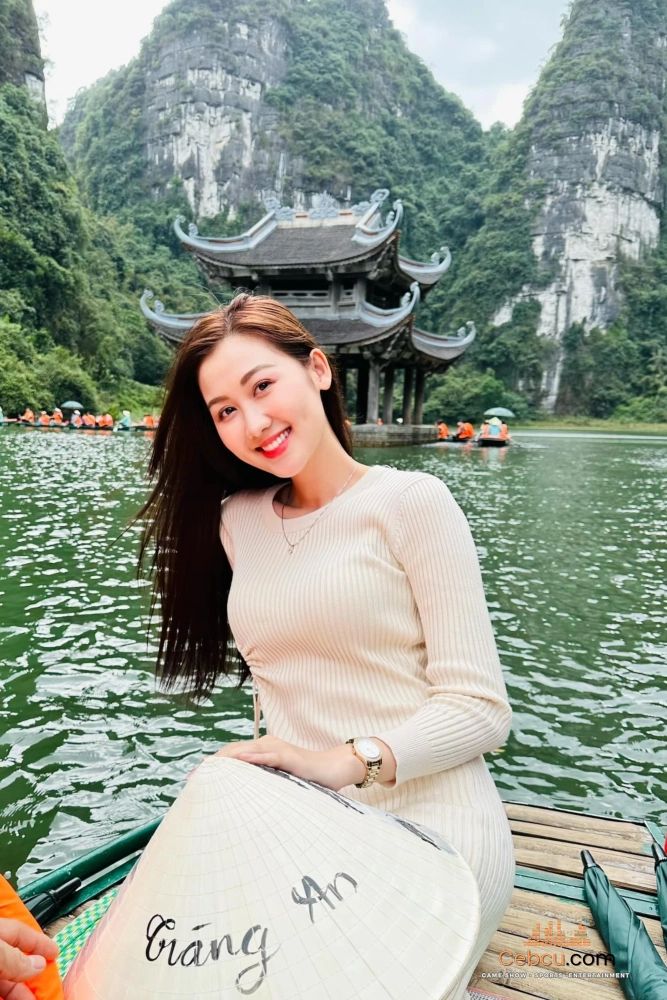 Ảnh Hoa hậu Võ Lê Quế Anh sexy 2